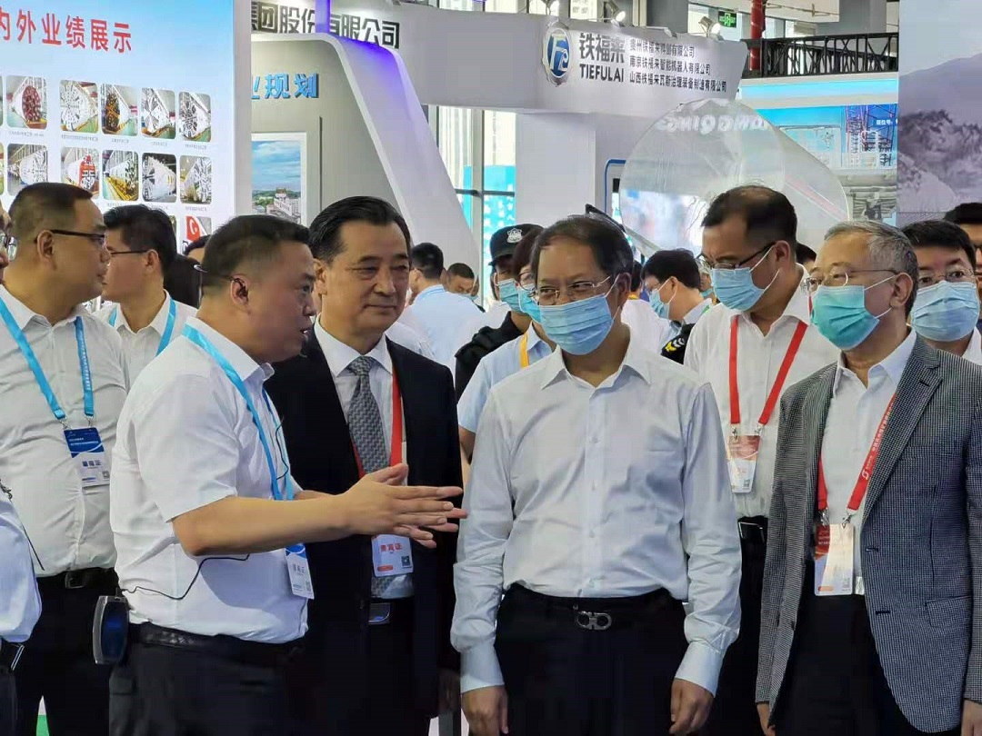 公司領(lǐng)導向副省長陶長海一行匯報.jpg 公司領(lǐng)導向副省長陶長海一行匯報.jpg